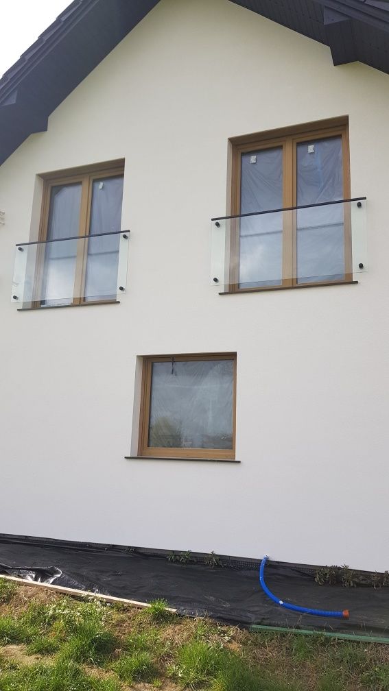Balustrady aluminiowe nierdzewne szklane