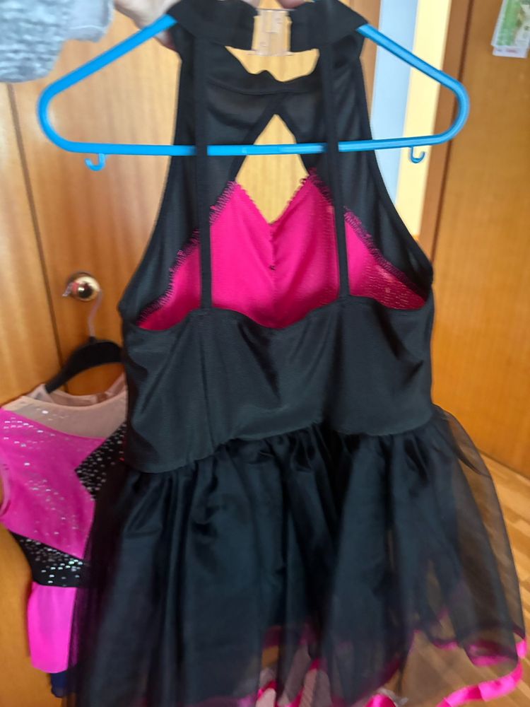 Fato patinagem preto e rosa