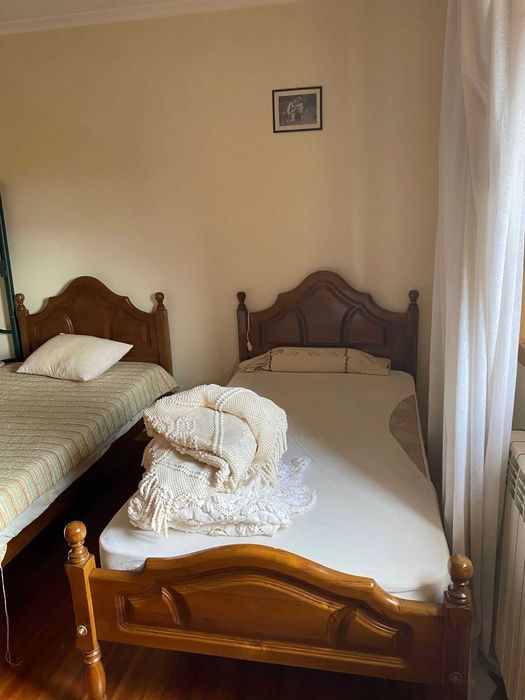 Móveis Madeira Maciça como novos!