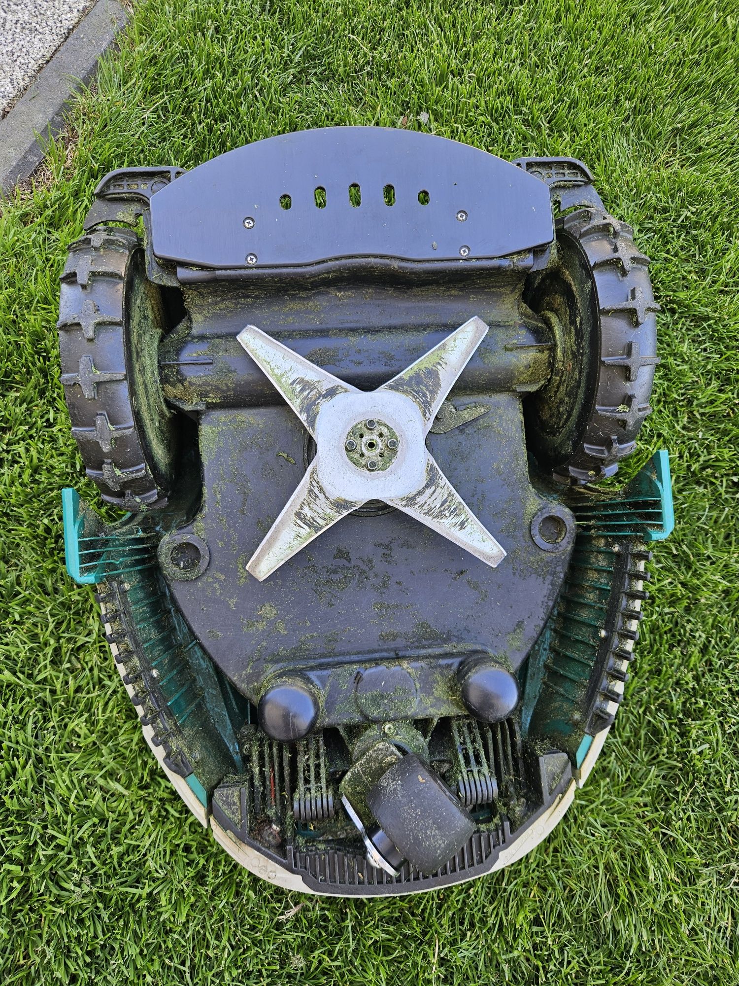 Robot koszący Ambrogio L32 Deluxe 800m2 Yuka kosiarka husqvarna stiga