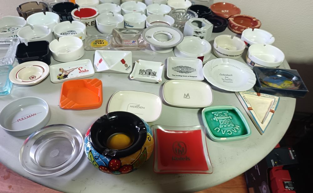 Coleção de cinzeiros 64