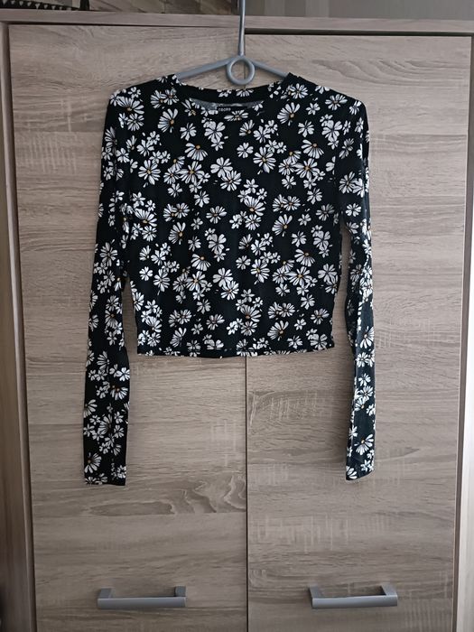 Top, crop top czarny w kwiatki