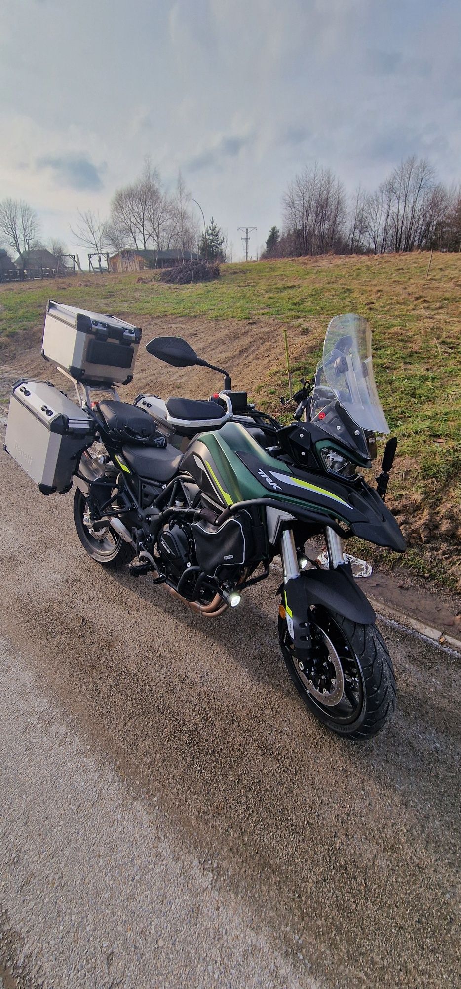 Wynajem wypożyczalnia motocykli benelli trk 702