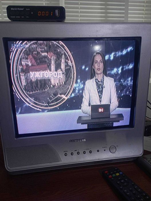 Телевізор Samsung з кінескопом.