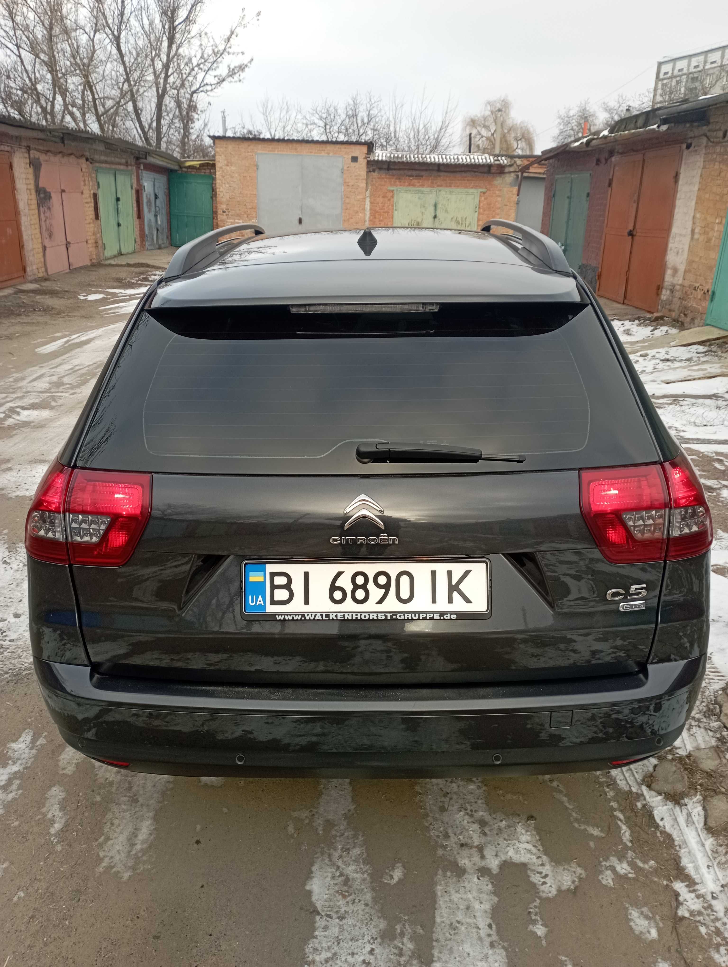 Продам авто (9300 $) або обміняю на житло.