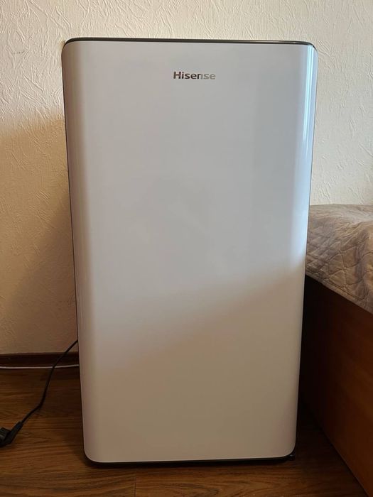 Однокамерний холодильник Hisense RR106D4CWE (82 л)