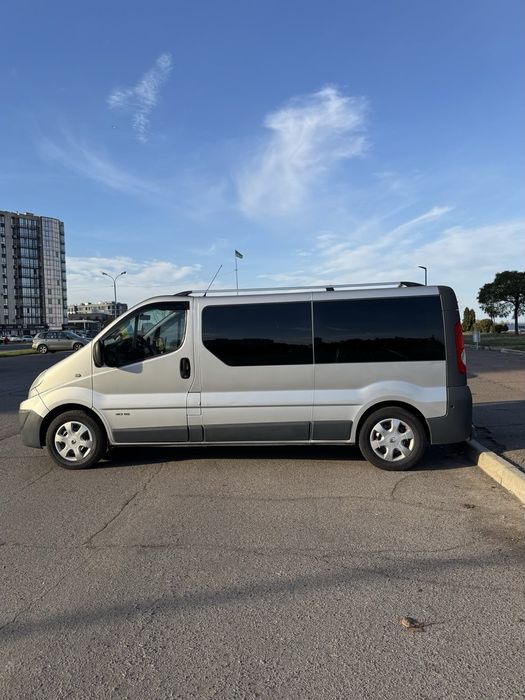 Renault Traffic 2011 року 2,0 дизель пасажир (8+1)