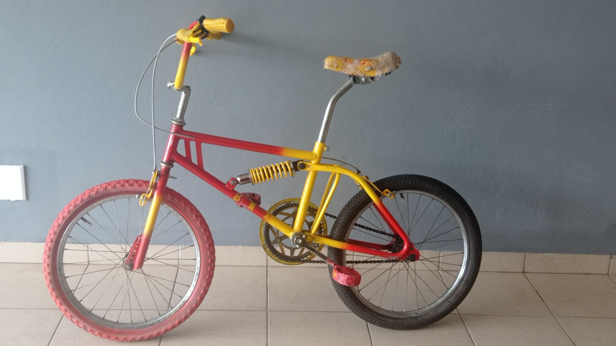 BMX anos 80's com suspensão traseira