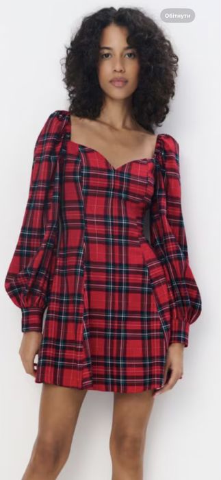 Червона сукня дуже гарна