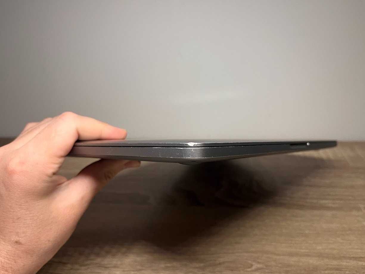 Macbook Pro 2020 13" M1 / 8Gb DDR4 / SSD 256Gb - батарея 97%