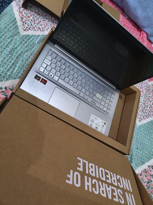 ASUS Vivo book 15 Ryzen 7 5700U, 16GB RAM, 512GB SSD, Ecrã OLED 15,6