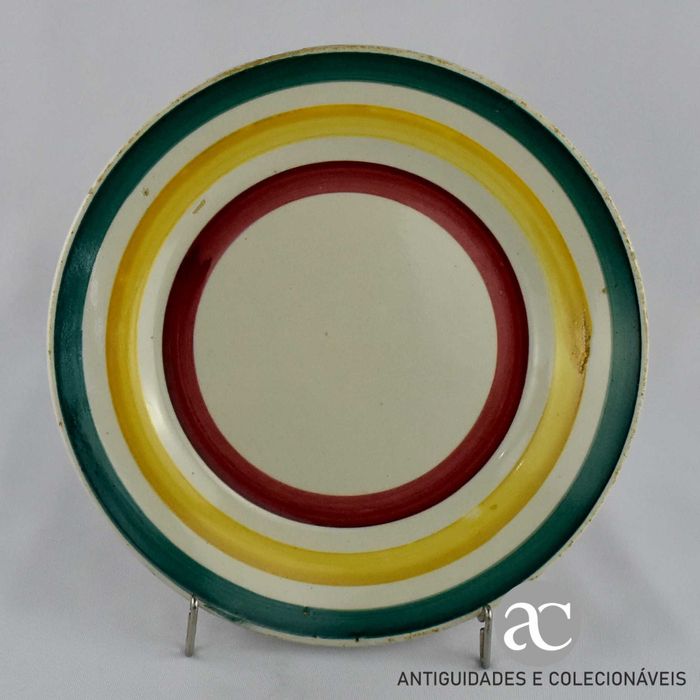 Prato faiança pintado à mão 1ª metade séc. XX