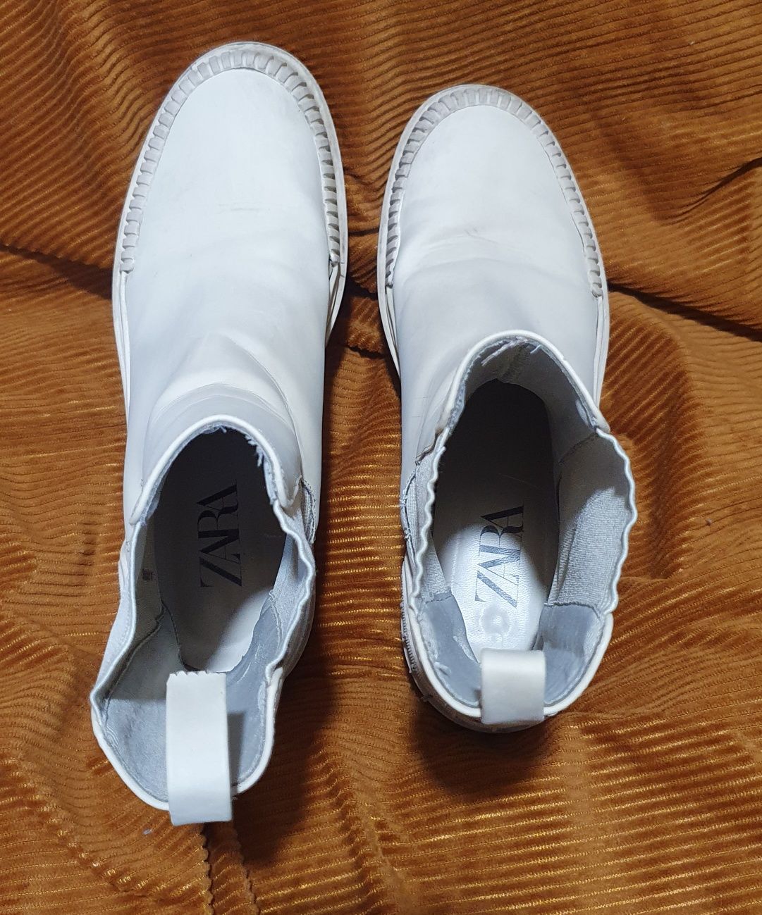 Buty sztyblety, beżowe, ZARA, rozm. 40.