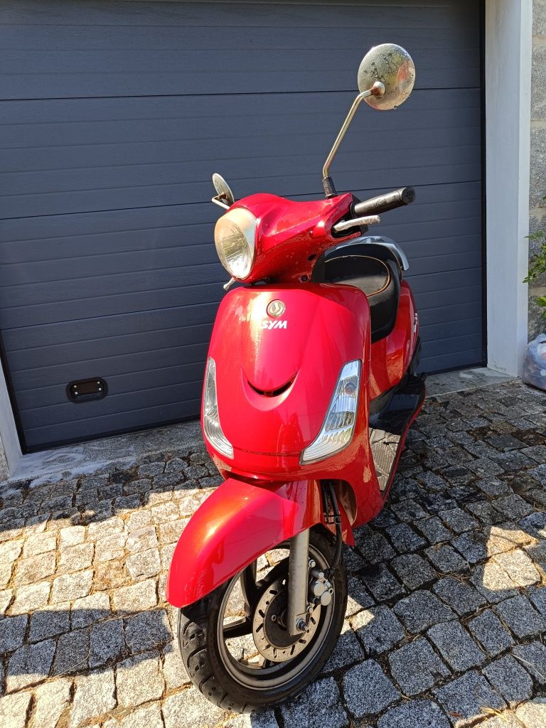 Moto Sym Fiddle ll 125cc | 2011
Ano 2016
Tudo funcionando, revisão em