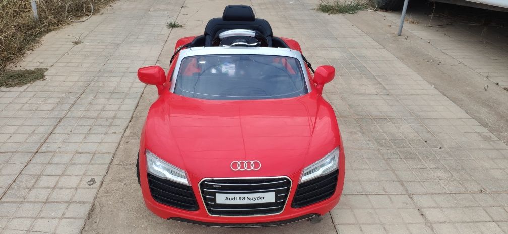 Carrinho elétrico com controle remoto Audi R8 com carregador