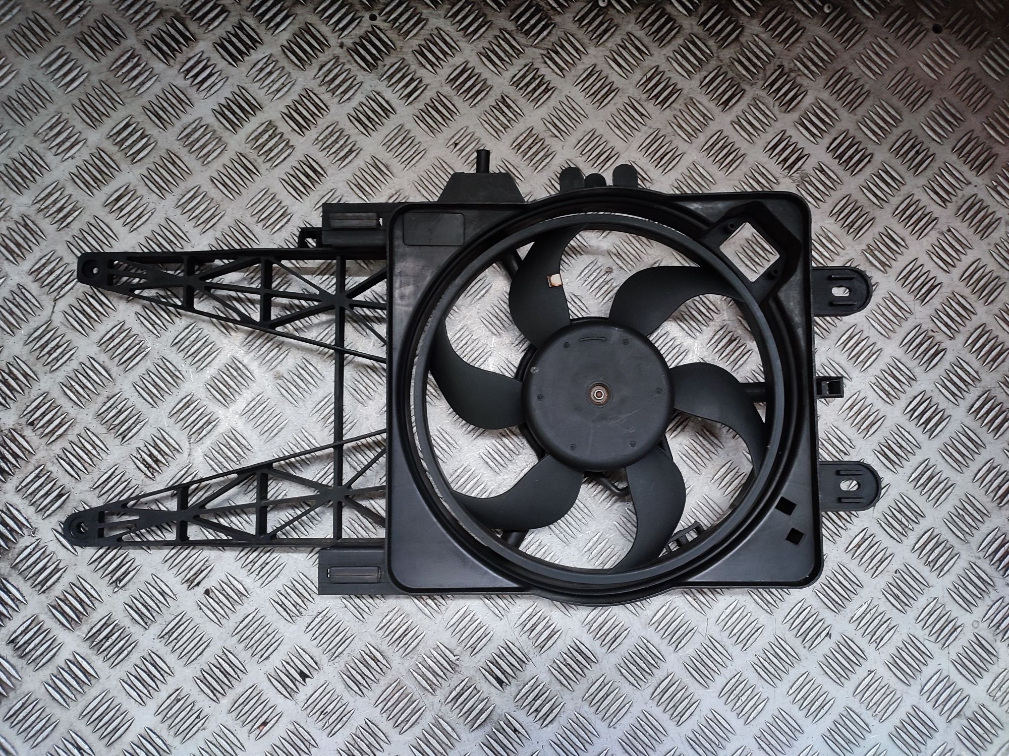 Fiat Punto II lift 1.2 8V wentylator chłodnicy