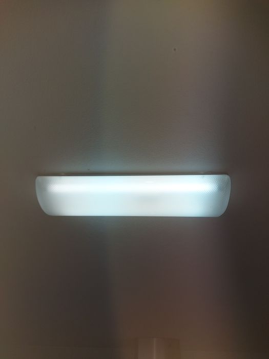 Lâmpada de teto fluorescente