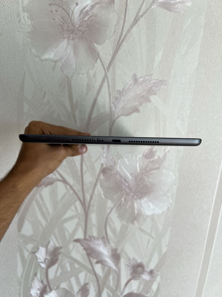 iPad 8 32 GB WI FI + LTE