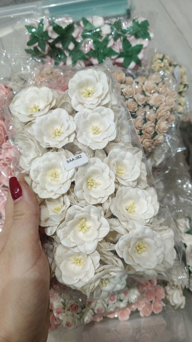 Papierowe róże kwiaty Wild Orchid Craft dużo