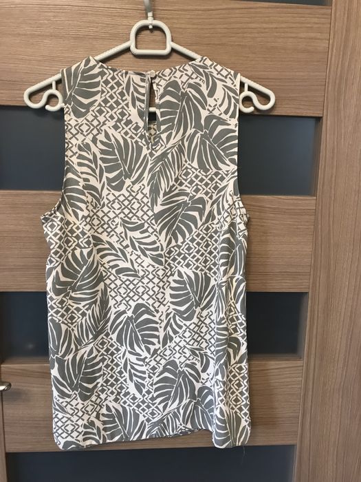 Bluzka S tiul kiście