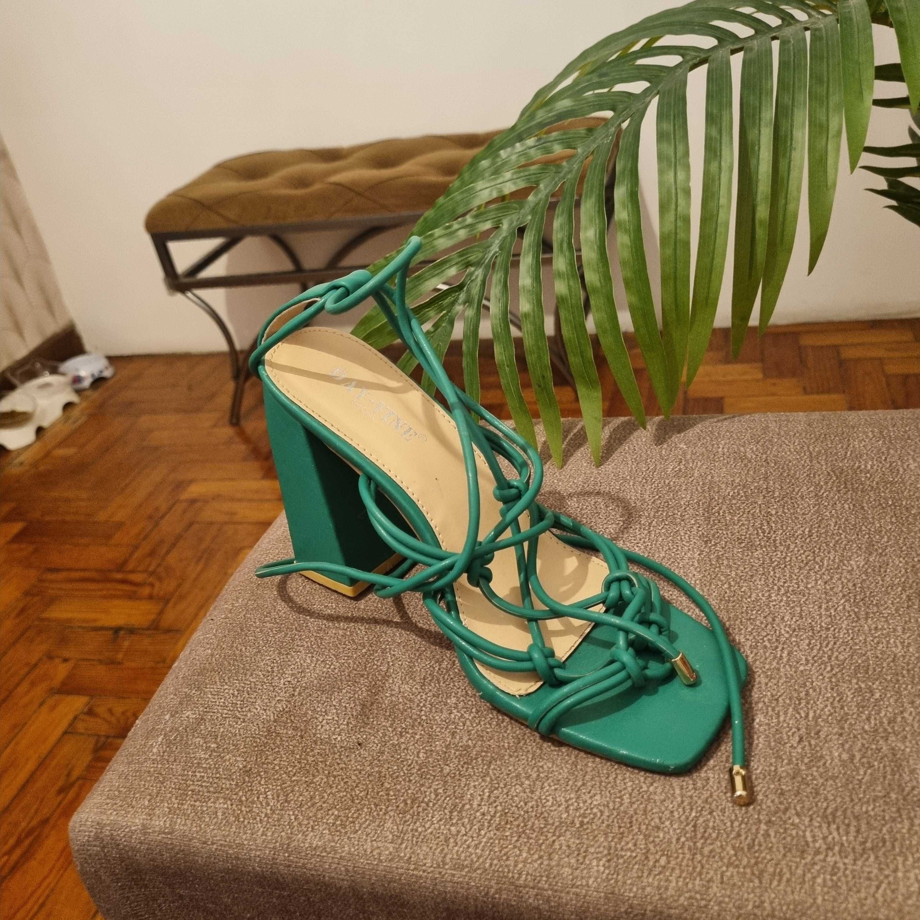 Sapatos variados