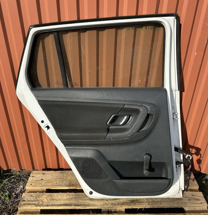 Skoda Fabia 2 kombi двері дверь