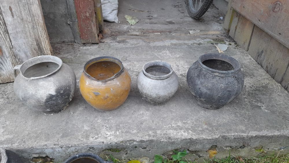 Горшок глиняний .