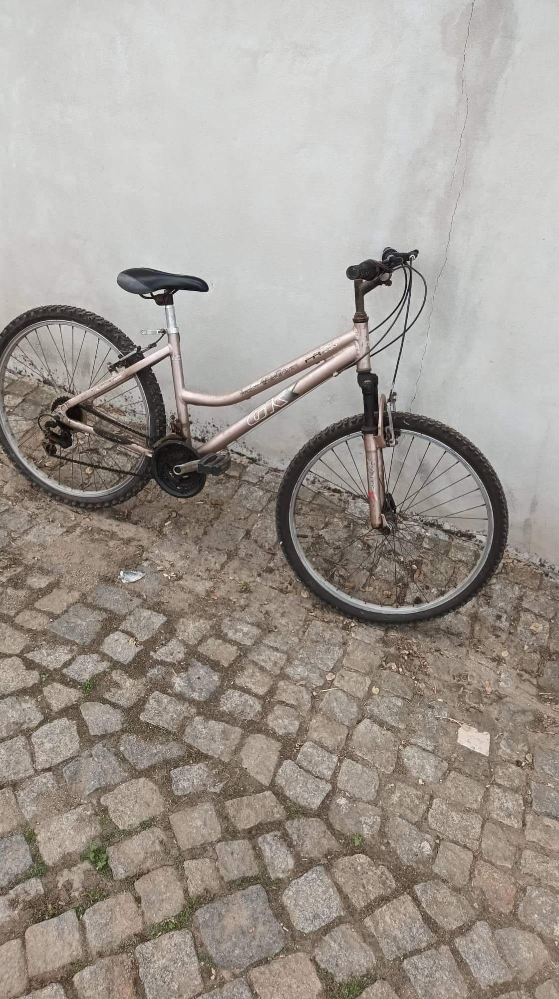 Vendo 4 bicicletas variadas se for por unidade o preço e outro