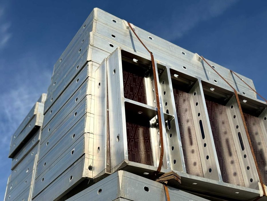Płyta Bauframe-Alu 90x300 szalunek budowlane płyty sklejka brzozowa