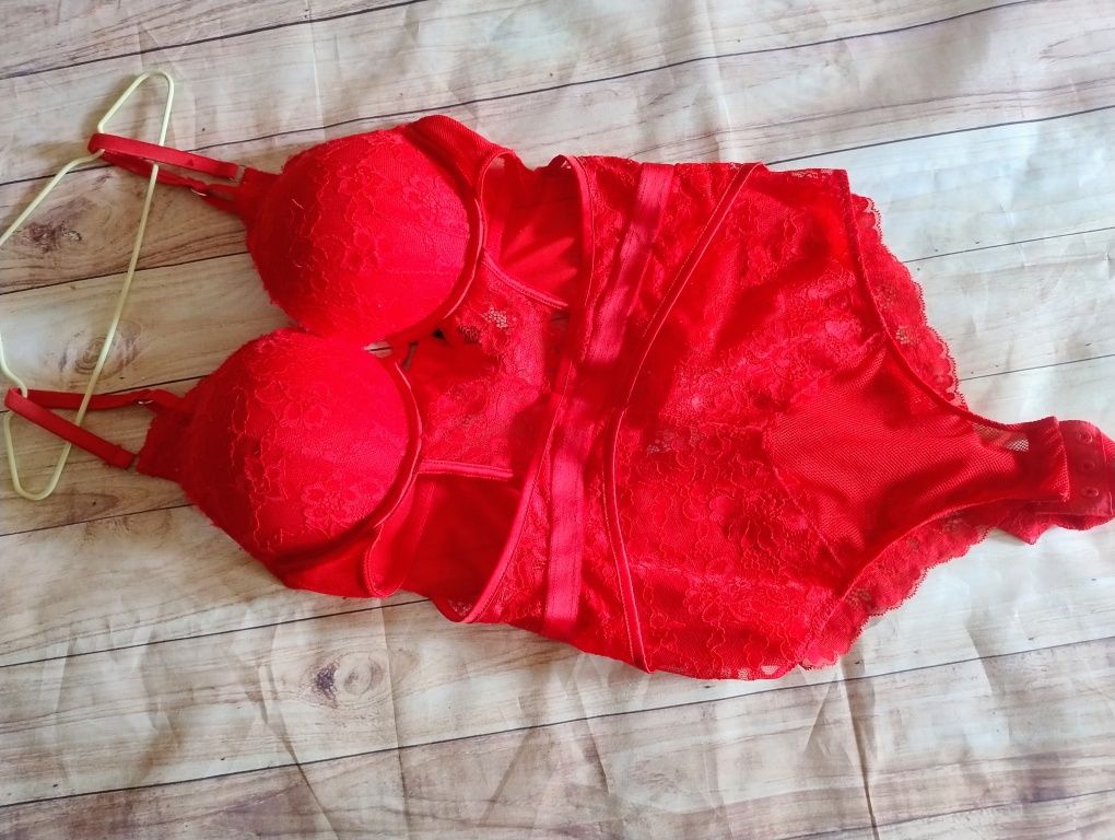 Czerwone zmysłowe seksowne body damskie 75B