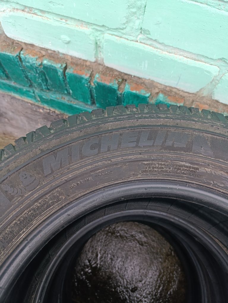 Резина Michelin R16 215/70 Всесизонка