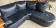 Sofa azul em pele