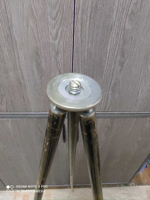Антикварний штатив для фотоапаратів