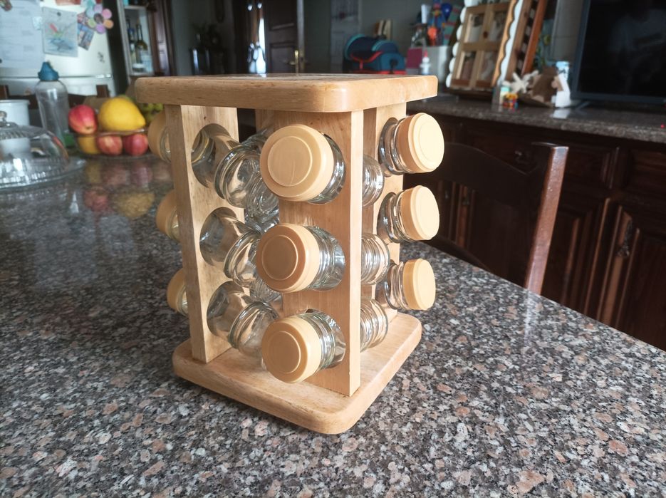 Suporte para 12 frascos de condimentos
