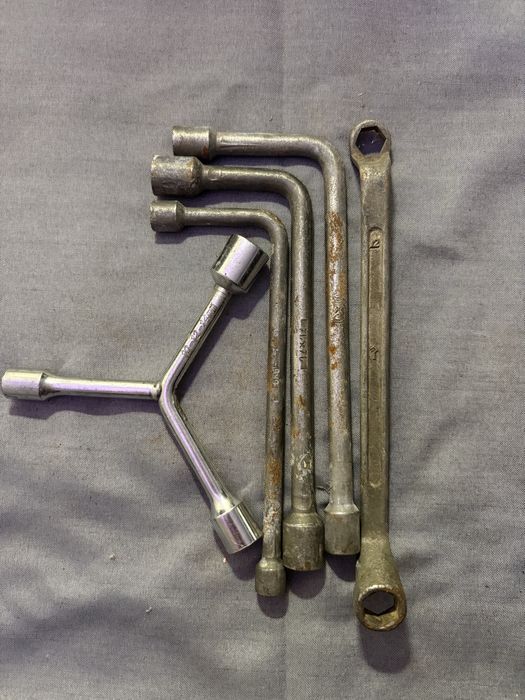 Ключі балонні автомобільні