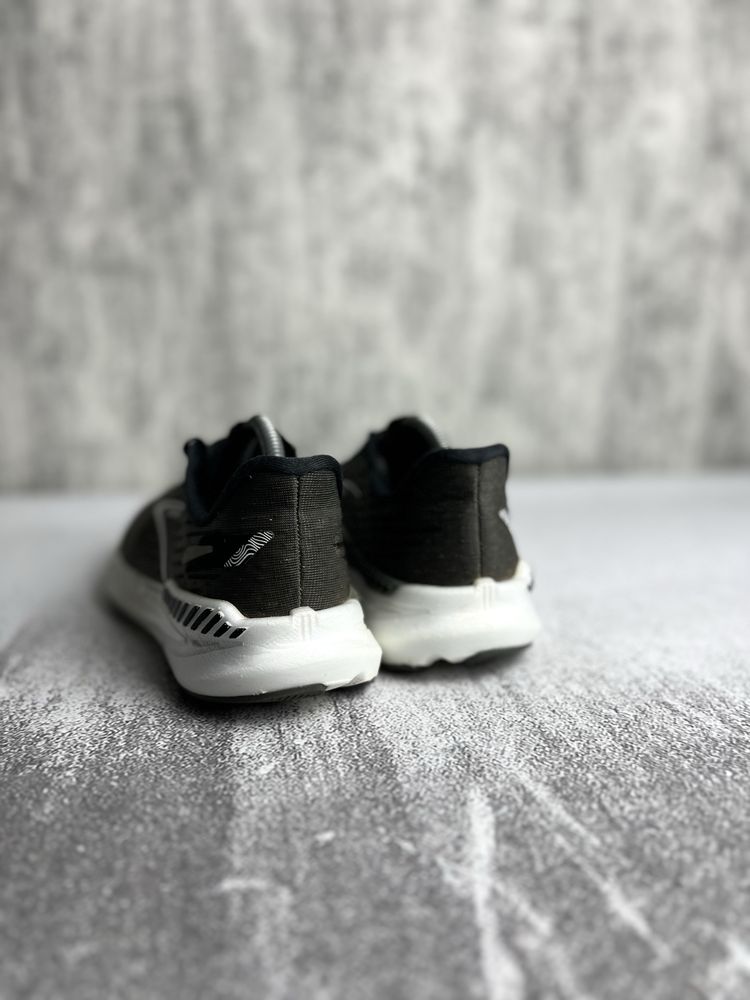 Кросівки чоловічі Brooks Hyperion GTS 42(26.5)