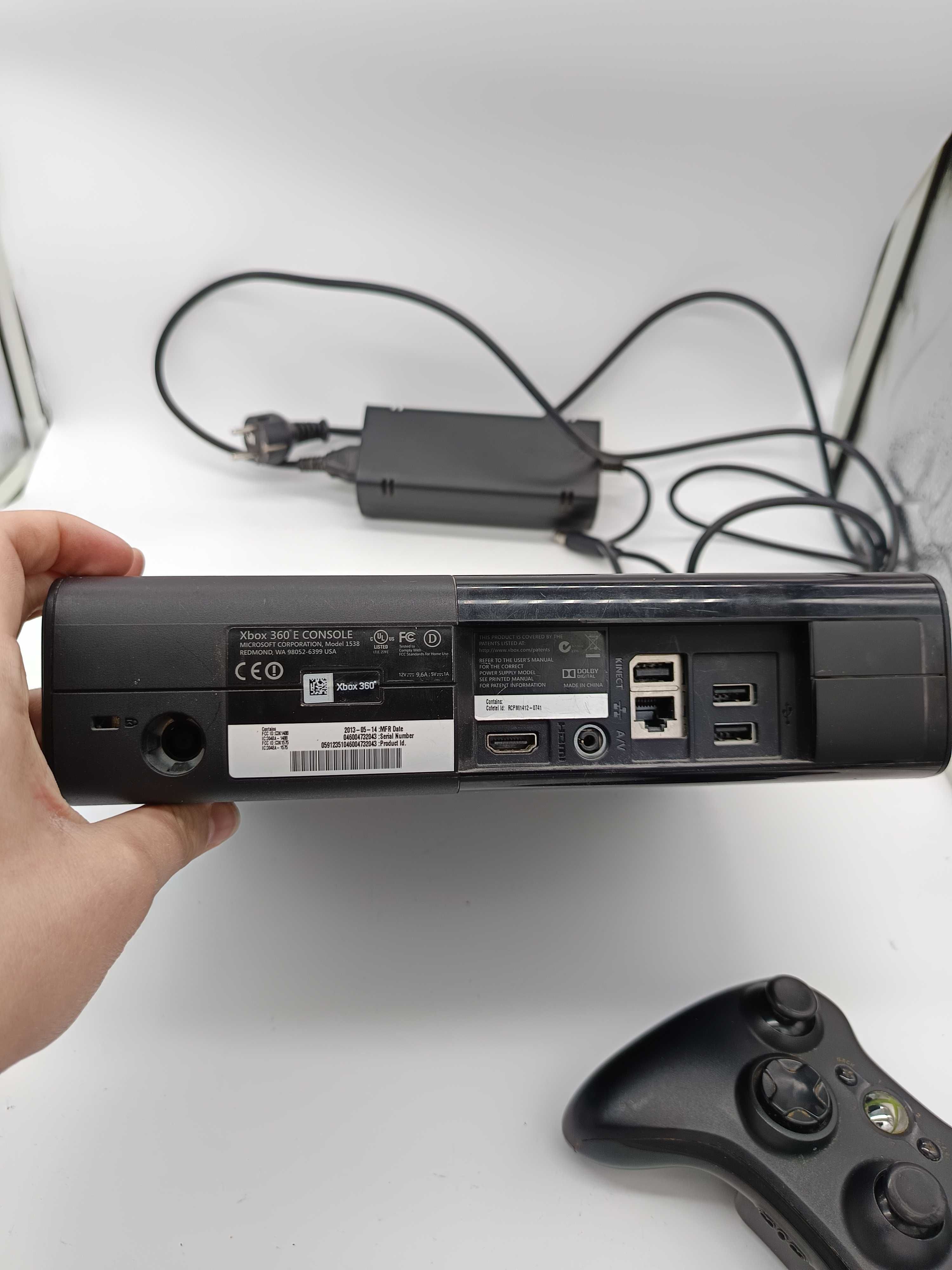 Konsola Microsoft Xbox 360 E 250 GB + gry minecraft itd