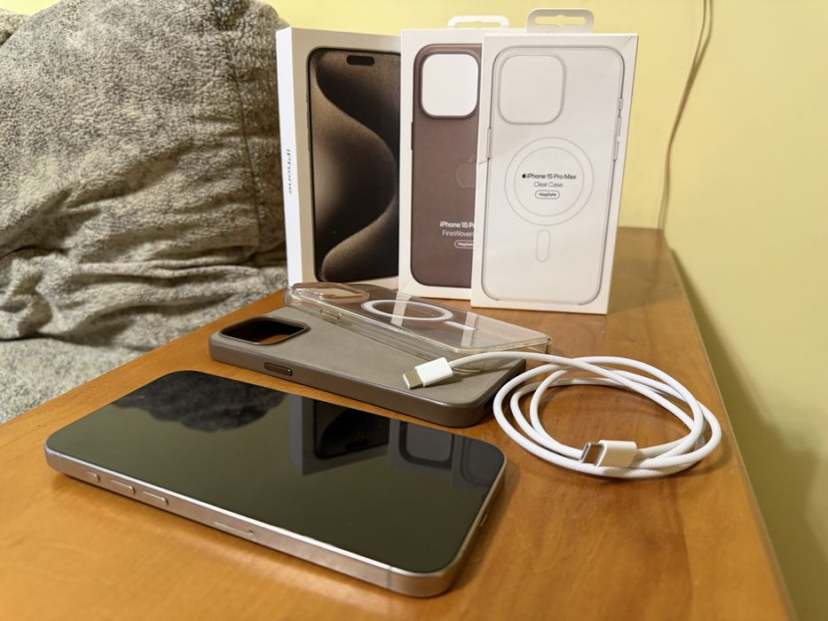 iPhone 15 Pro Max Natural Titanium 256Gb офіційний з двома чохлами