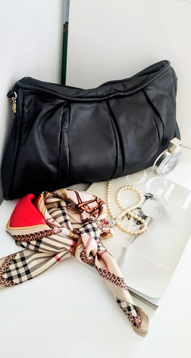 Czarna skórzana torebka under-arm • miękka skóra • elegancka i pojemna