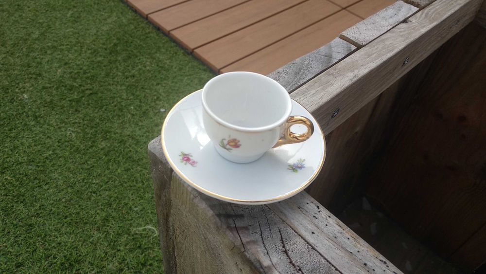 Chávena de café rara em porcelana