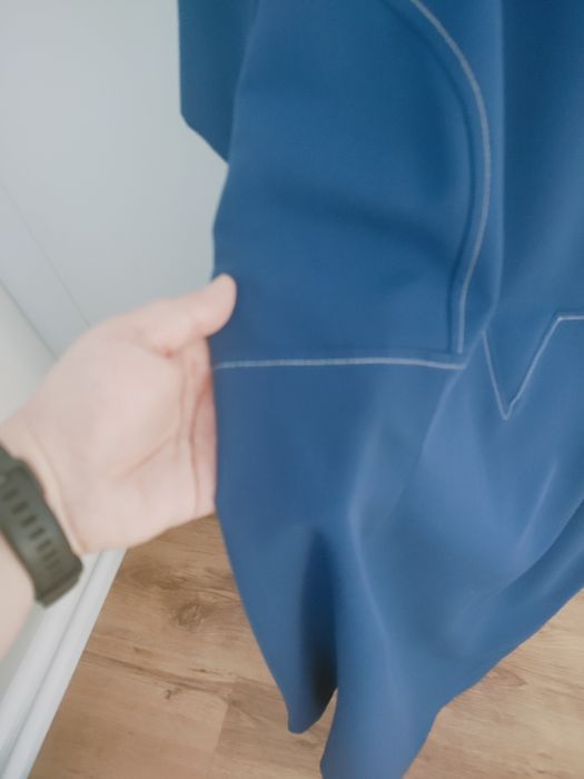 Piękna elegancka chabrowa sukienka