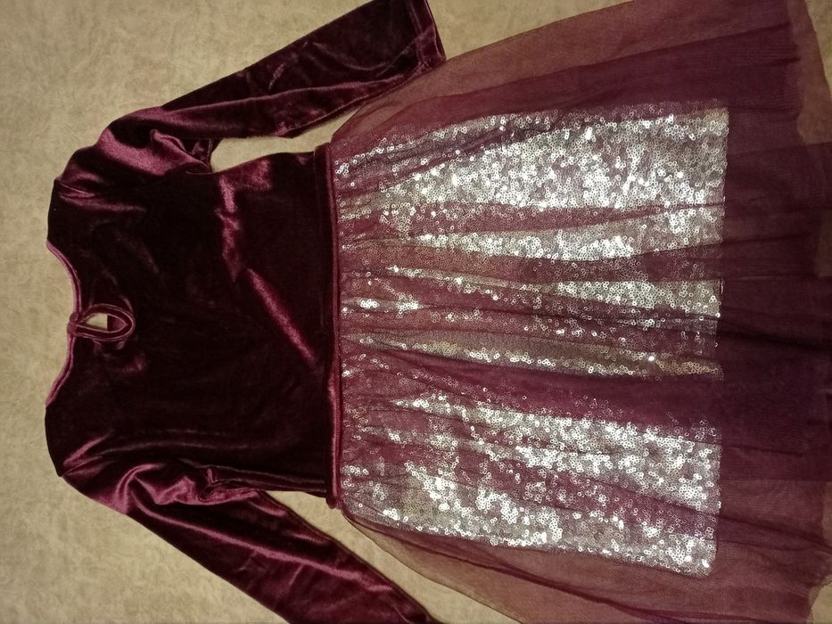 Святкова сукня на дівчинку