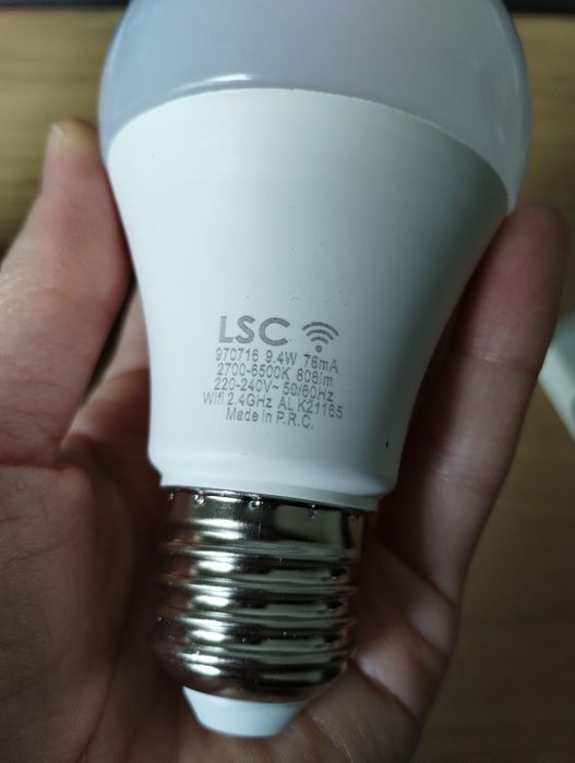 Inteligentna wielokolorowa żarówka LED LSC Smart Connect 4 sztuki