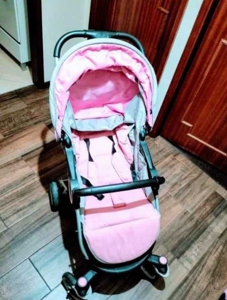 Vendo carrinho de bebé com cadeira incluída em muito bom estado!