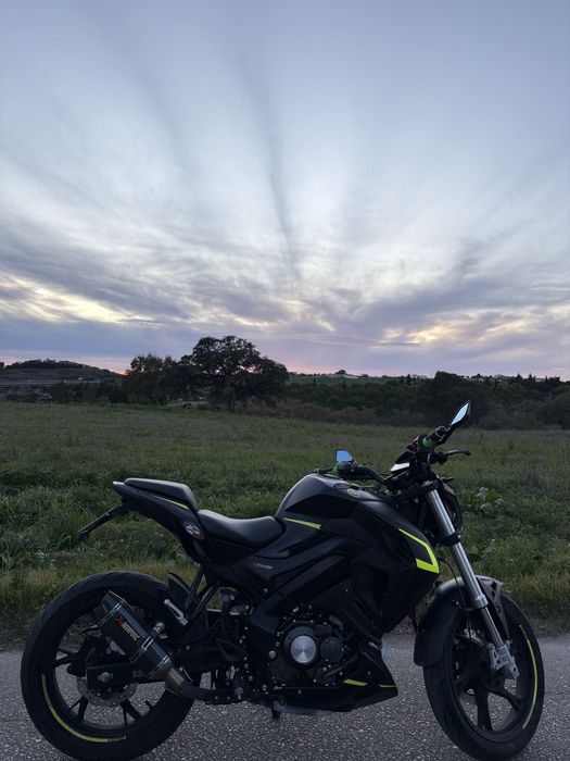 KEEWAY RKF 125 + 2 capacetes, luvas, cascaco