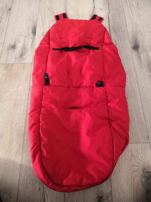 Śpiworek do wozka firmy cybex czerwony.