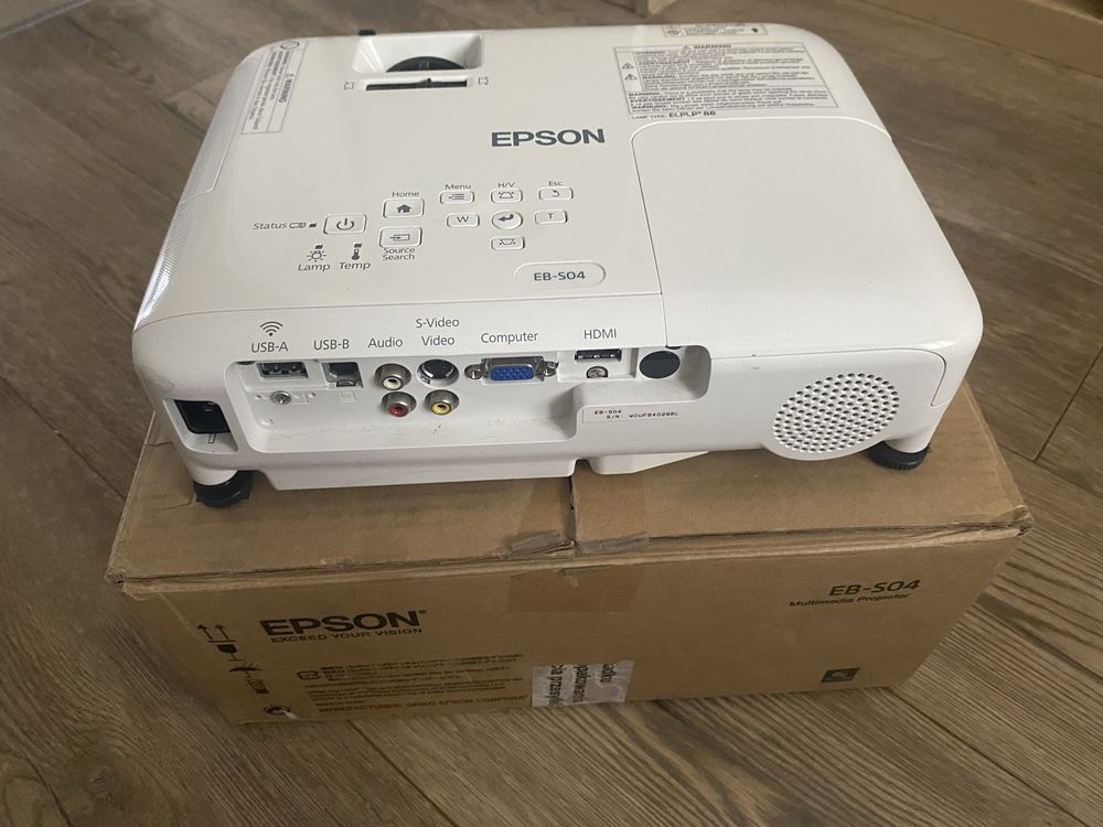 Projektor Epson EB- S04