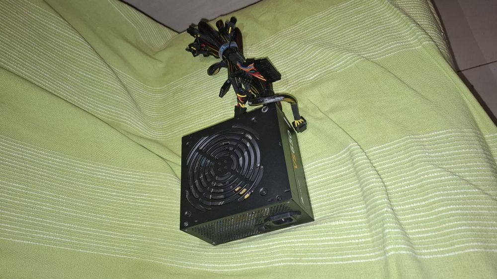 Fonte de alimentação corsair vs650