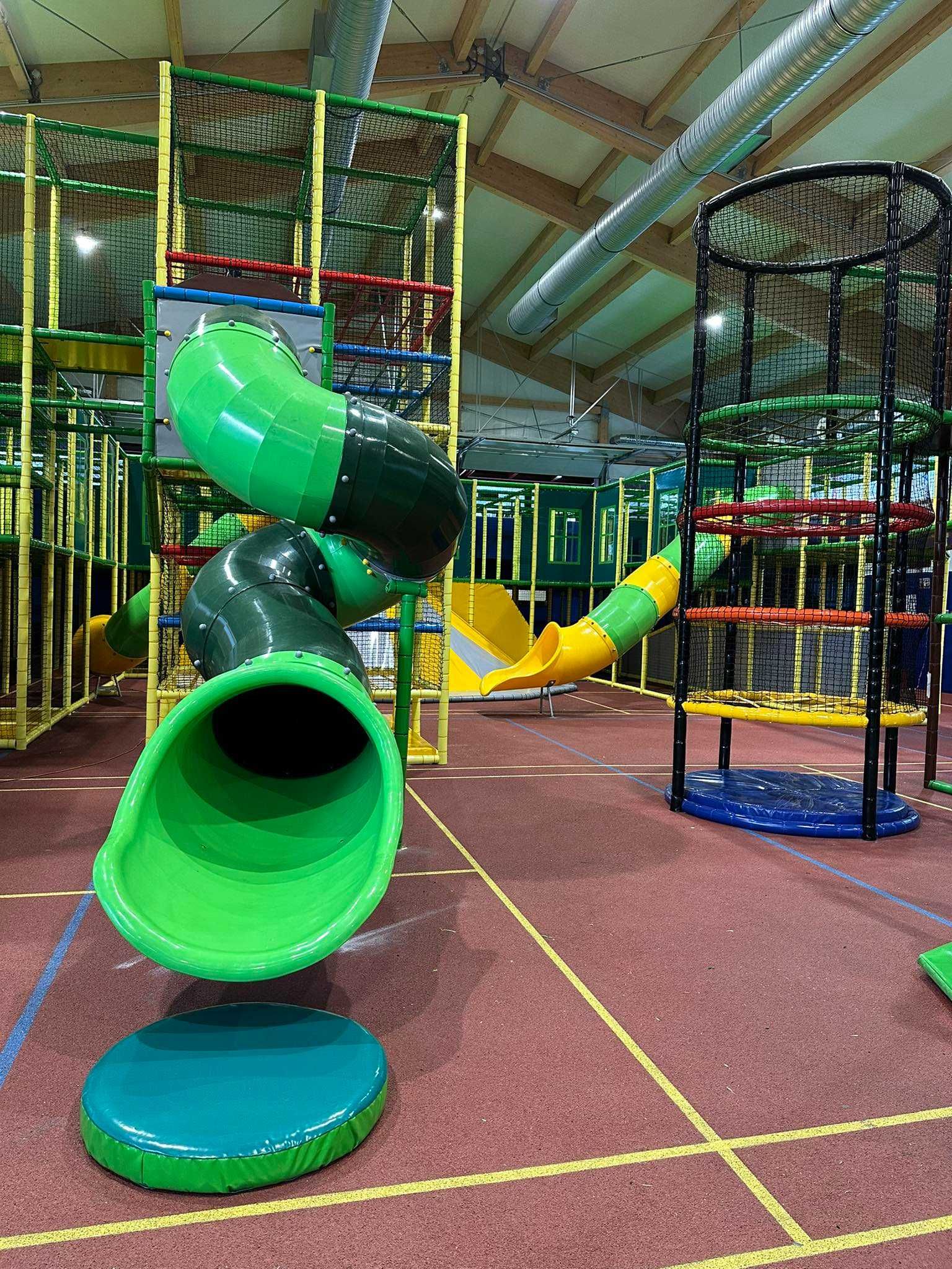 sala zabaw park trampolin park rozrywki kulki NINJA TOR małpi gaj