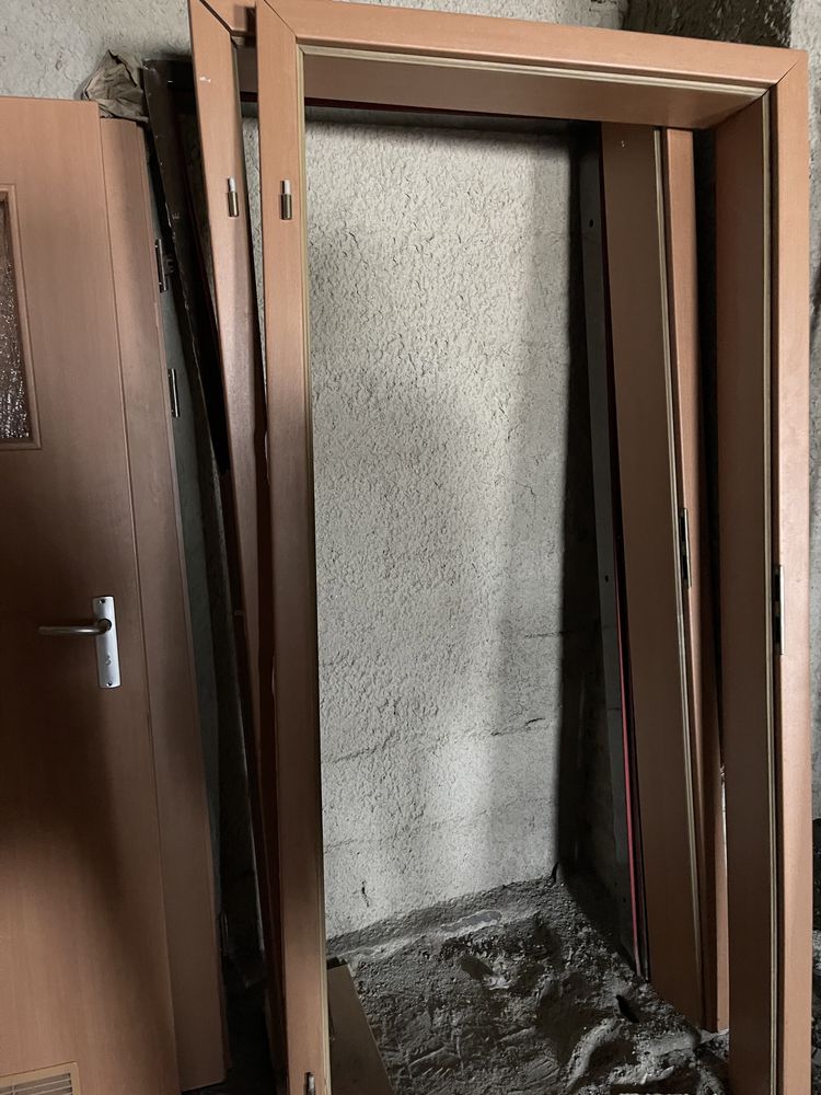 Drzwi z futrynami ciezkie z drewna 80 i 90 bez szyby
